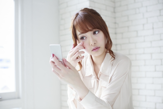 顔のムダ毛をワックス脱毛で処理するときの注意点